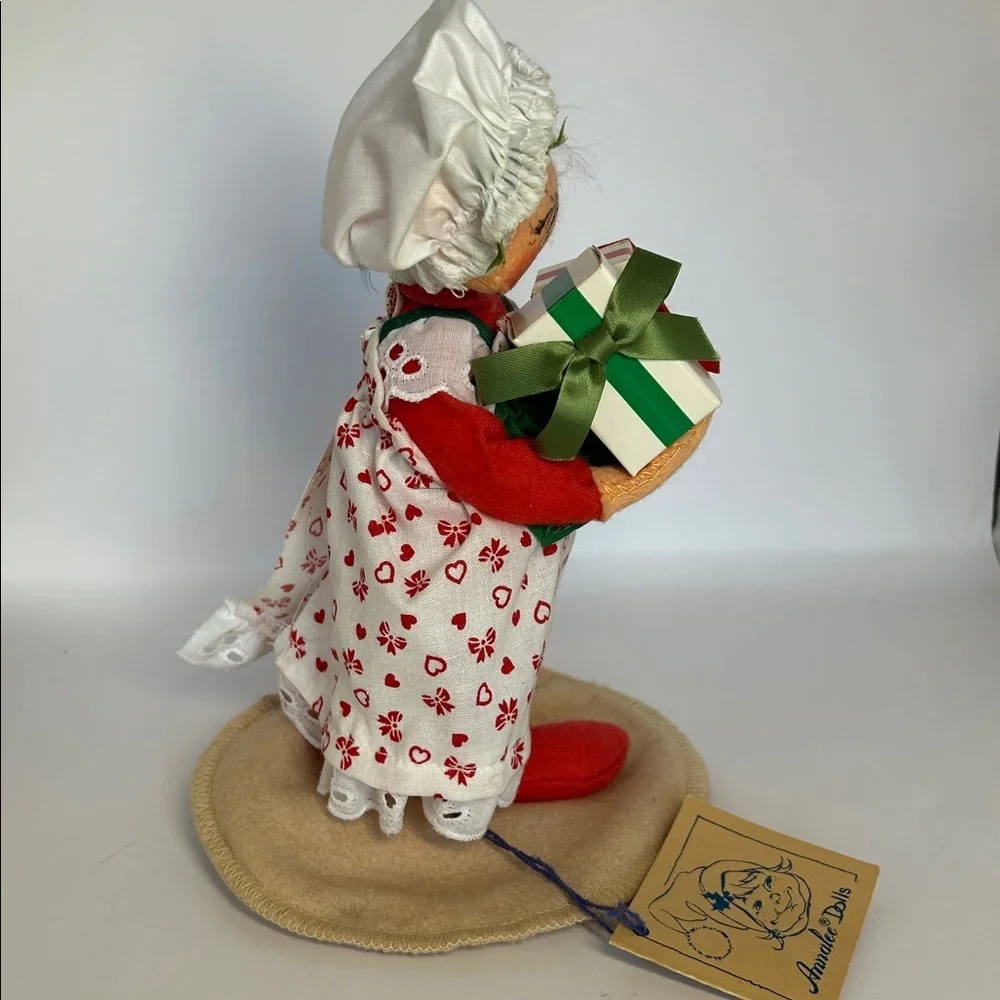 Annalee Mrs Clause with presents
